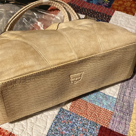 NWT Kathy van Zeeland vegan leather bag cream - Picture 5 of 10